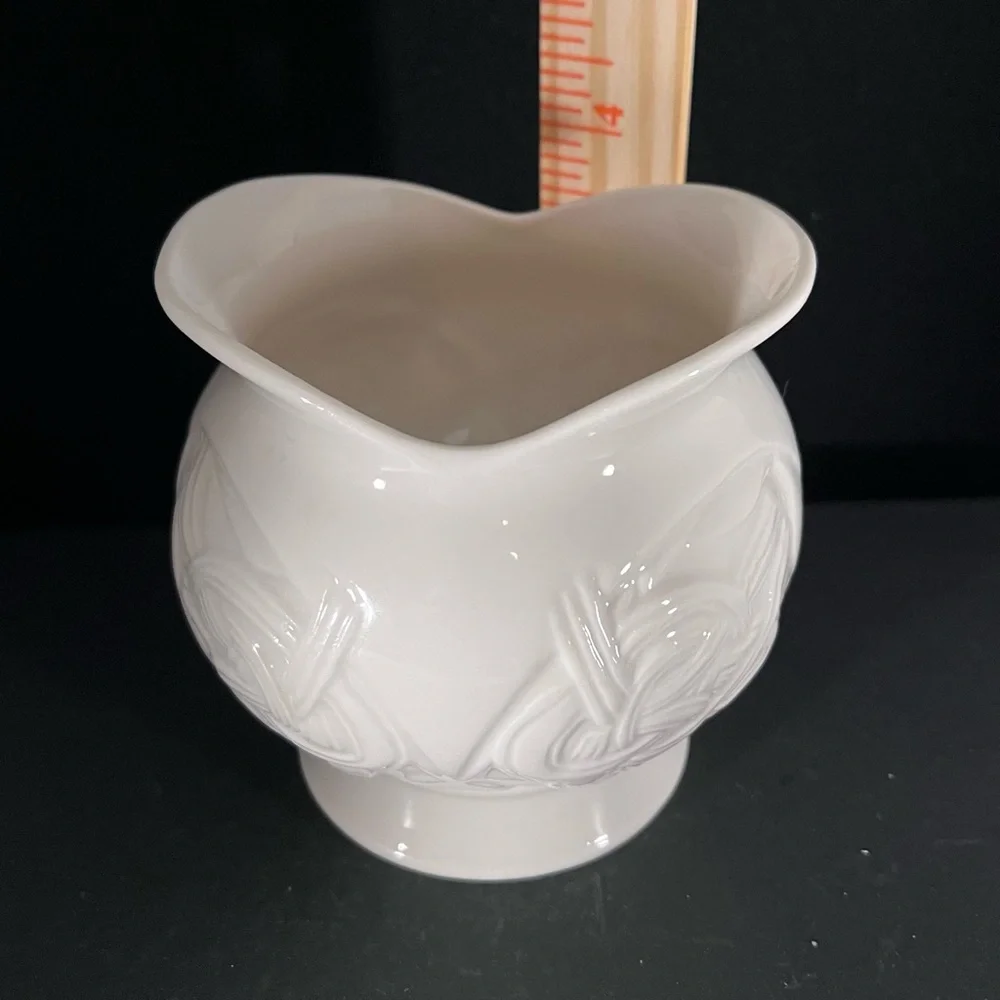 Belleek‎ Collectors International Society Celtic Bowl Vase Celebrating 150 Years